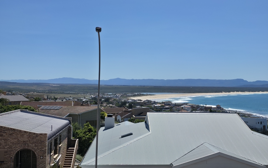 6 Bedroom Property for Sale in Wavecrest Eastern Cape